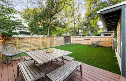 Mid-century home in Zilker with a backyard - Foto 1