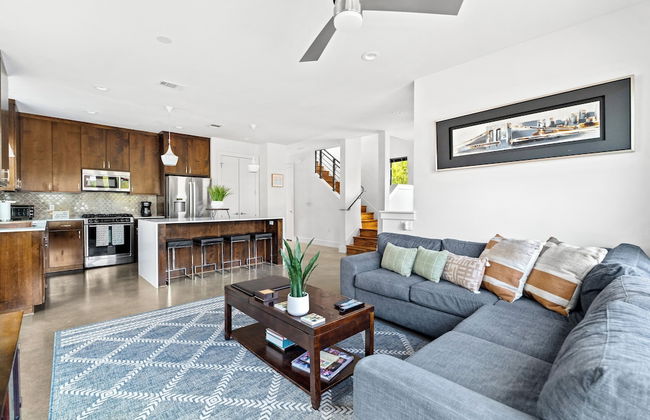 Walk to Restaurants & Entertainment on East Side - Foto 15