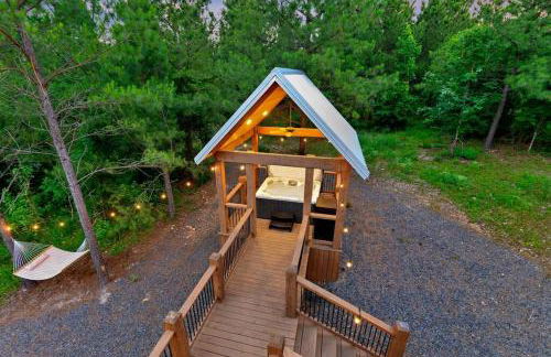 Luxury Winter Cabin! Hot Tub - Fire Pit - Decks - Game Room - Foto 37
