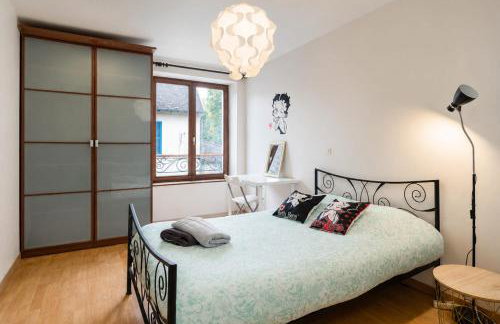 Triplex atypique-Cour intérieure-Commerces à pied - Foto 7