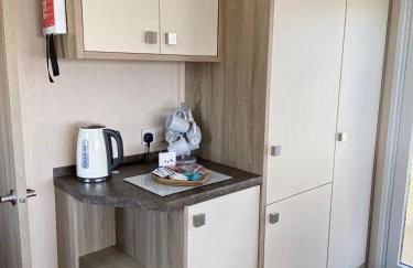 Stunning Caravan on Swanage Bay View Holiday Park - Foto 6