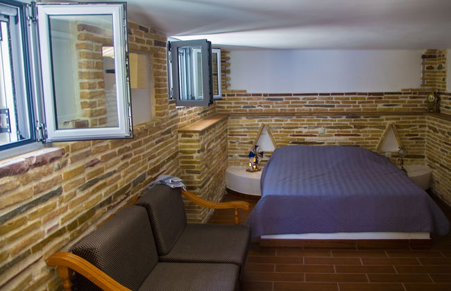 Corinthian Residence - Photo 2