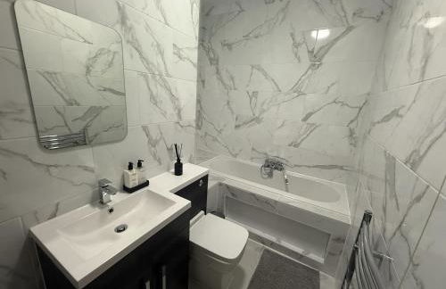 Southend Apartment With Parking, Private Garden and Beach Side Location - Foto 36