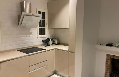 Modern, lovely, poolside 2 bedroom apartment - Foto 19