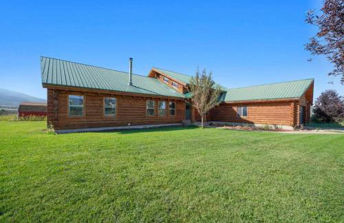 Splendor Valley Farms Huge Log Cabin with King Bed Bunk Beds and Game Room - Photo 32