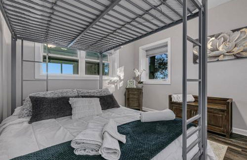 Renovated Lake Cabin with Fire Pit and Kayaks - Photo 29