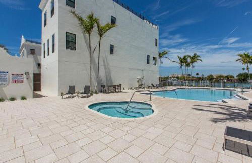 Waterfront Oasis 3 BR/4 beds~3 min walk to beach. - Foto 9