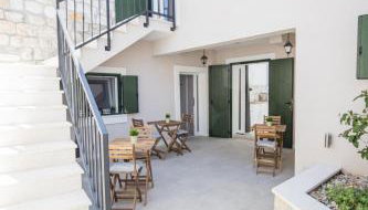 Zlatin Dvor - apartments for 3, terrace, Trogir center, beach at 5-min, BIKE friendly - Foto 4