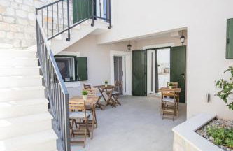 Zlatin Dvor - apartments for 3, terrace, Trogir center, beach at 5-min, BIKE friendly - Foto 4