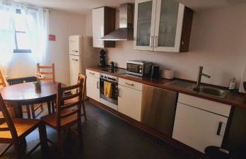 Central-Quiet-5min to tram-shopping- - Foto 25