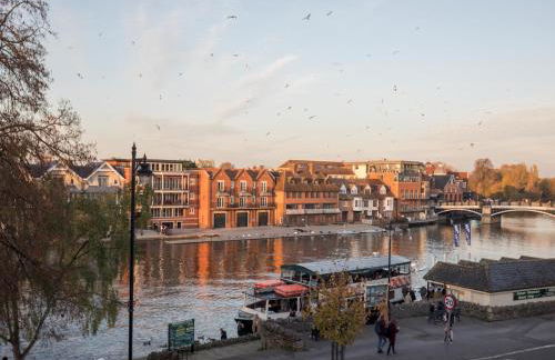 Radiant Penthouse on the Banks of the Thames - Pass the Keys - Photo 1