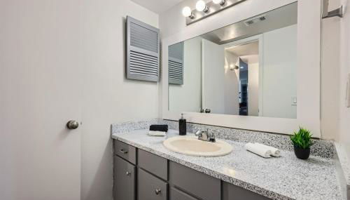 Your Walkable King Bed Getaway - Sleeps 4 - Pool Pkg - Foto 4