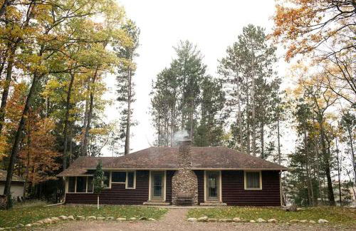 Charming Lakeside Lodging in Minocqua Perfect for a Nature Escape in Wisconsin - Foto 1