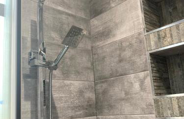 Central Sheffield 3BED 3BATH IV Pent-Apartment - Photo 63