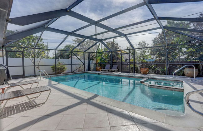 Milano Vacation Rental: Newly Renovated 3-BR Home with Private Pool, Hot Tub, and Pet-Friendly Front Yard. Minutes from Vanderbilt Beach - Photo 14