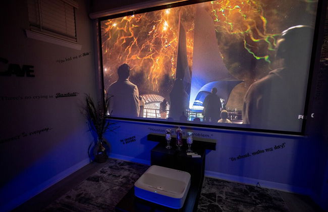 Newly Constructed Modern Pet Friendly Zen Home W/ Private Home Theater & Hot Tub! 1 Bedroom Home by RedAwning - Photo 31