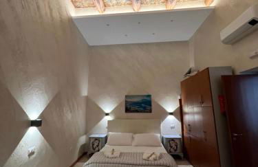 La cartolina di Napoli free parking for small cars only - Foto 8