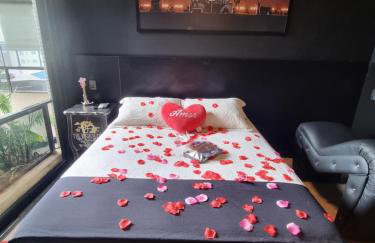 Morumbi, Apartamento Pub, SPA com hidromassagem, PISCINA Aquecida PRIVATIVA, LAREIRA, tudo que você precisa para descansar, trabalhar ou realizar aquela comemoração! Com total conforto e PRIVACIDADE! O Apt Nota 10 de SP! - Foto 4