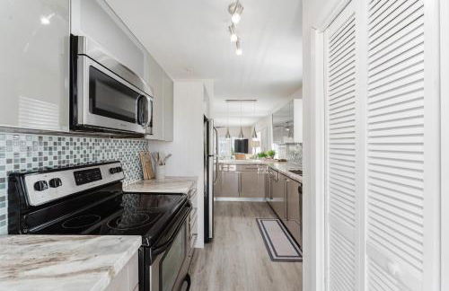 Boca Coastal Waterfront Stay - 2BR 2BA - Pool, Gym, Parking, Walk to Beach - Foto 24