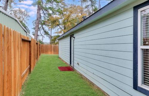 Lake Conroe Family Retreat BBQ, Games, and Boating - Photo 18