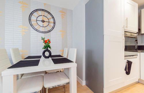 Contractors 4 Beds 2 BathroomsTown Centre Parking - Foto 10