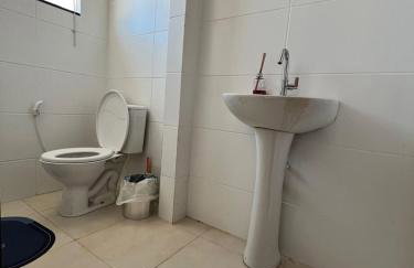 Duplex em Itaúna 4min da Praia que ocorre o WSL, 1min da pista de skate do LS, pracinha com parque infantil, quadra de futebol, tudo isso a 1 min da duplex, perto do comércio, wi-fi super rápido, monitoramento 24hrs - Foto 20