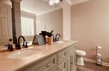 ThrillStay Braves & Six Flags Family House - Foto 46