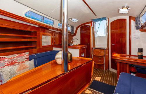 Stunning Boat 2 BEDROOMS, WC, high ceiling - Photo 4