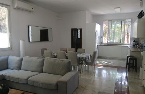 Spacious Garden Villa, private pool, huge grounds with orange trees - Foto 13