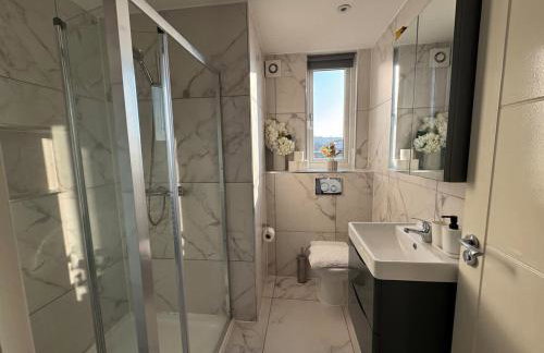 2BDR Flat By Charles Richardson ltd Short Term Lets Couldson Perfect For Insurance Stays - Foto 20