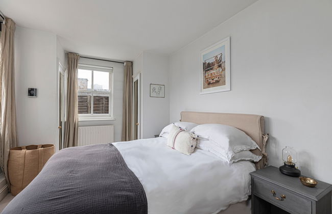 JOIVY Stylish 2-bed Flat w/ Terrace Near Battersea Park - Foto 8