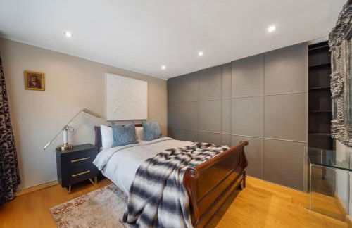Cosy 3 BEDROOM Home with Garden, Ealing - Foto 17