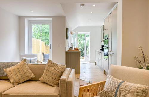 Modern Canterbury 3 Bedroom Townhouse - Pets Welcome & Free Parking - Foto 26