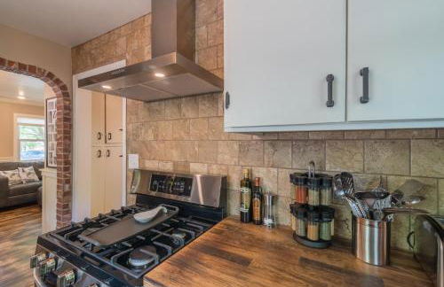 Italian Style in Old Town with Private Hot Tub - Photo 14