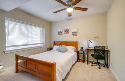 Spacious and Serene Lake Ridge Retreat with Game Room! - Foto 26