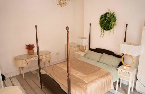 Sara’s Apartment - Photo 3