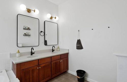 Modern Escape: 5BR/2.5BA Near St. Louis Must-Sees - Foto 14