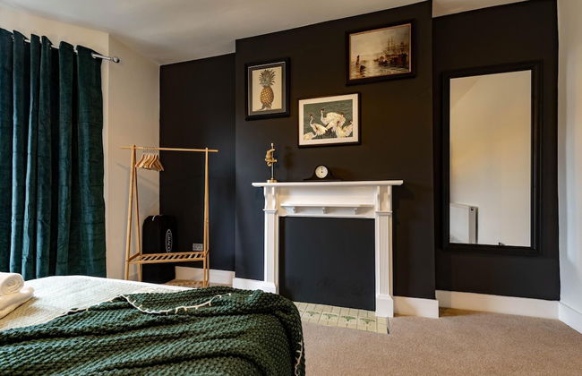 Kensington Place - 4 Bedroom Home w Free Parking - Photo 26