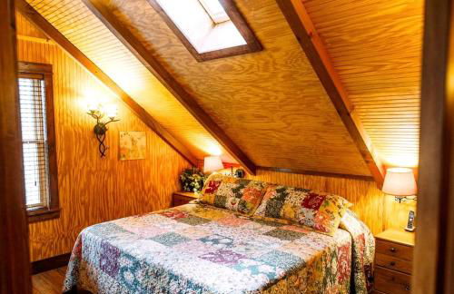 Charming Log Cabin Rental for a Group Getaway in Shenandoah, Virginia - Photo 16