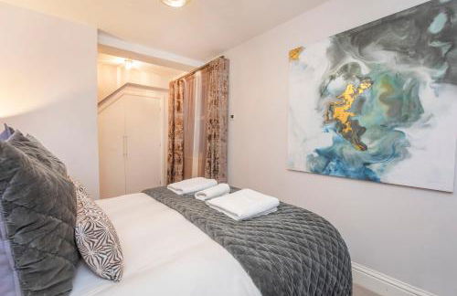 8 Blue Bridge- Elegant and Luxurious 1 Bedroom Apt- Free Parking - Photo 15