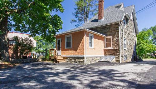 Ground-Level 2B2B Apt in Bryn Mawr w Parking - Foto 3