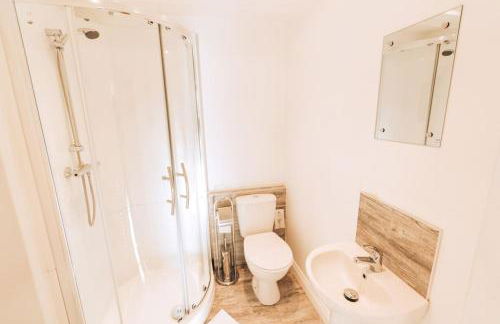 Luxury newly converted oak cottage with hot tub - Foto 50