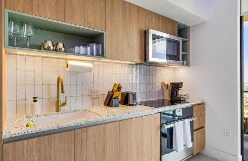 Stunning Lux 2 Bed 2 Bath with Panoramic View from Balcony - Foto 17