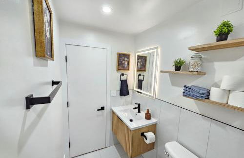 Luxury 4BR near Six Flags & Naval Base - Foto 29