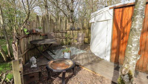 Yewberrie Yurt - Foto 1