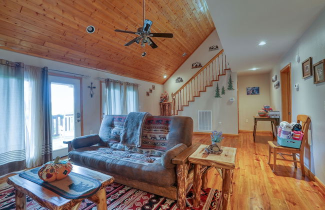 Smoky Mountain Getaway 3 Bedroom Cabin by RedAwning - Photo 11