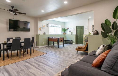 Stylish Luxury Suite: Hot Tub, Mini Golf, MT-Views - Apartment - Foto 28