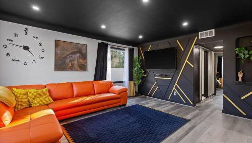 Dark House With HotTub TV in Rooms - Foto 1