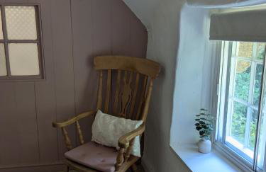 Period Thatched Cottage Towcester - Photo 14