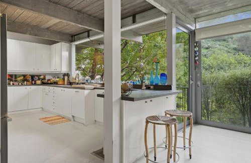 2 Level Hollywood Hills Home with First Floor Pool and Garden by Colby and Conrad - Foto 13